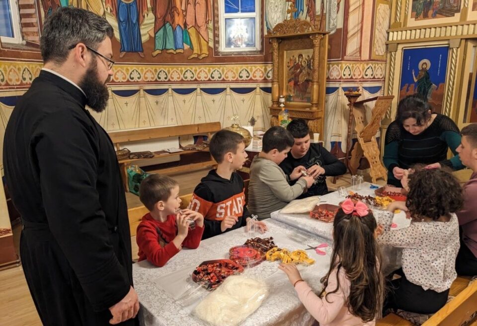 Atelier creativ pentru copii si tineri la ganesti mures