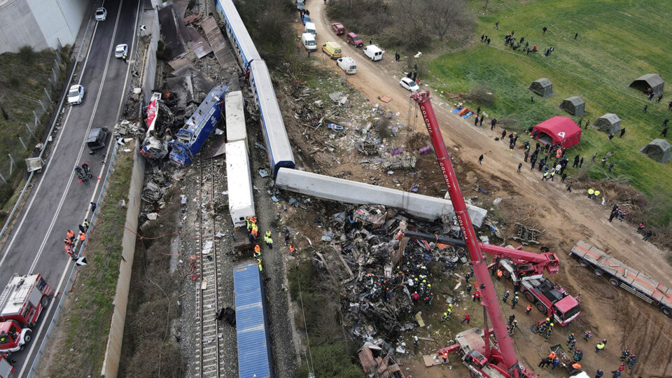 12898973 030123 kgo ap greece train crash img