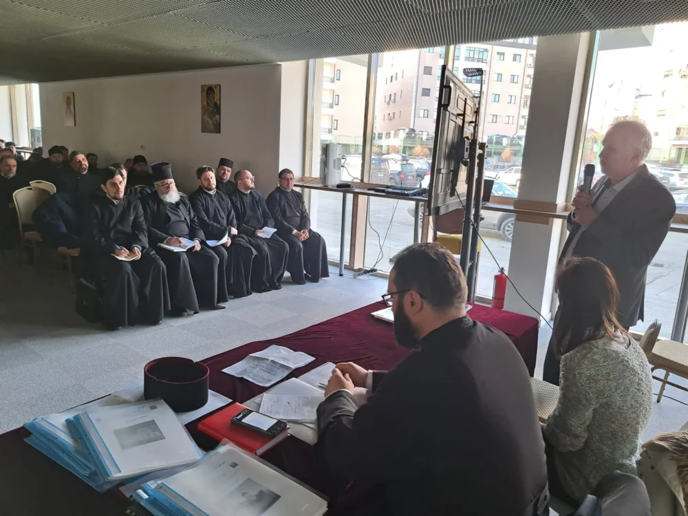Preotii ieseni contribuie la protejarea mediului informand credinciosii despre colectarea selectiva.jpg