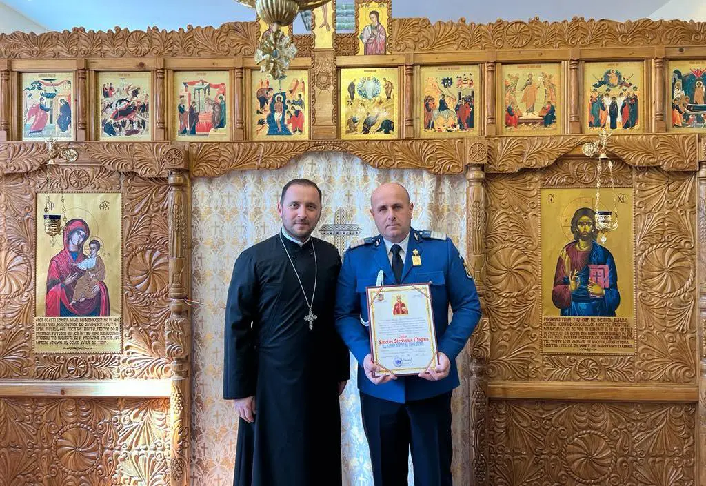 Distinctie Patriarhul Daniel pentru jandarmul Barabas Cosmin.jpg