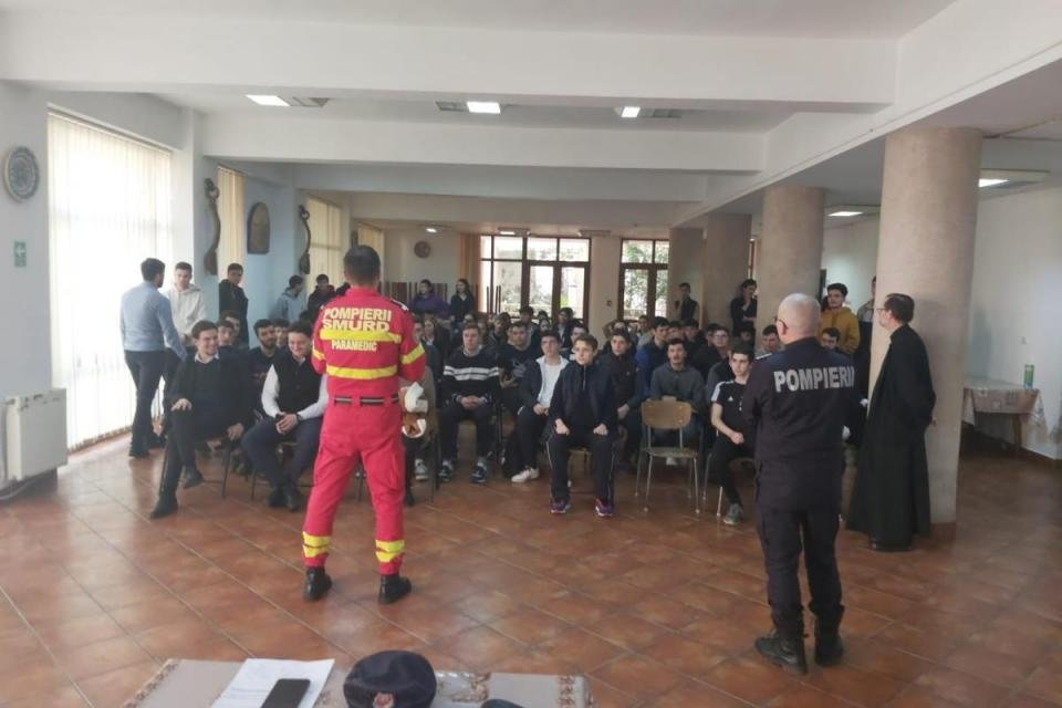 Informare despre situatiile de urgenta la seminarul din iasi