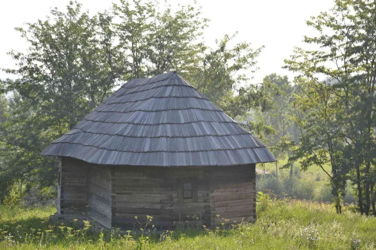 Sapte lacasuri botosanene incluse pe ruta bisericilor de lemn 244656.jpg