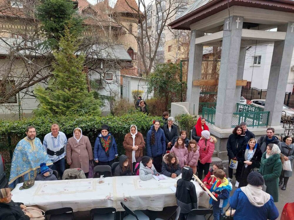 Semnificatia toacei in biserica explicata unor copii din bucuresti