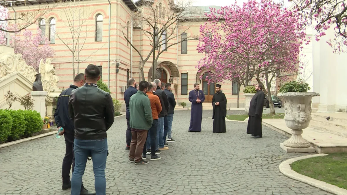 Vizita detinuti Rahova la Manastirea Radu Voda 3.jpg