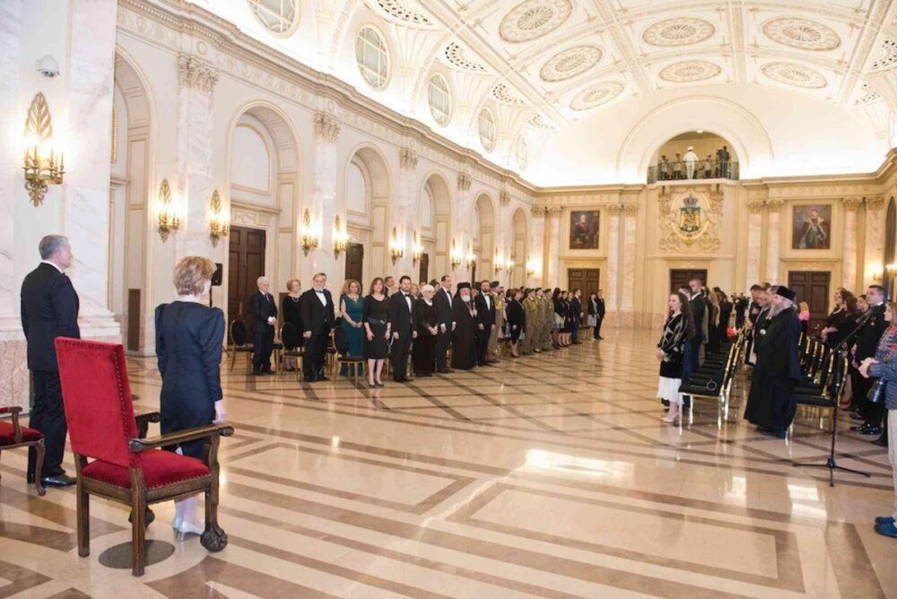 Investituri regale in sala tronului din bucuresti