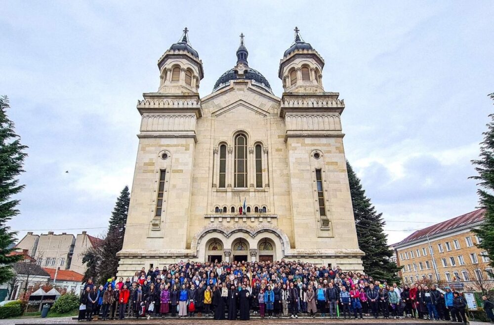 Pelerinajul tinerilor pe jos de la iclod la manastirea nicula editia a xiii a