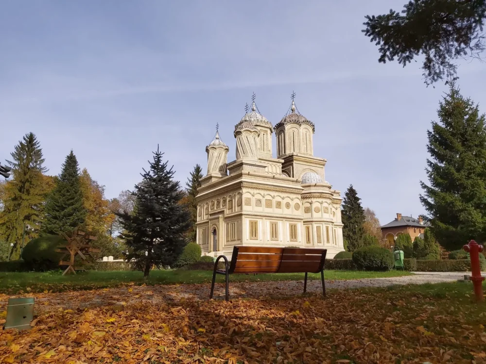 Manastirea Curtea de Arges.jpg