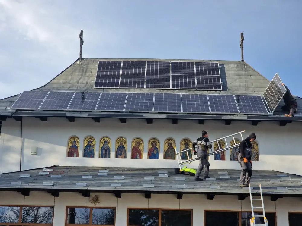 Panouri fotovoltaice pentru manastiri .jpg
