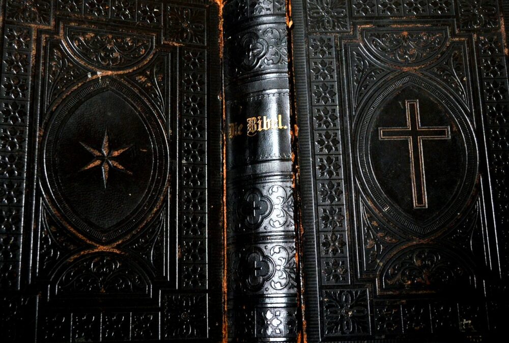 Bible 1677234
