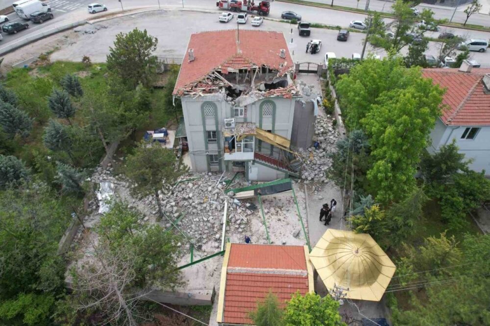 Firtinada minaresi yikilan cami havadan goruntulendi