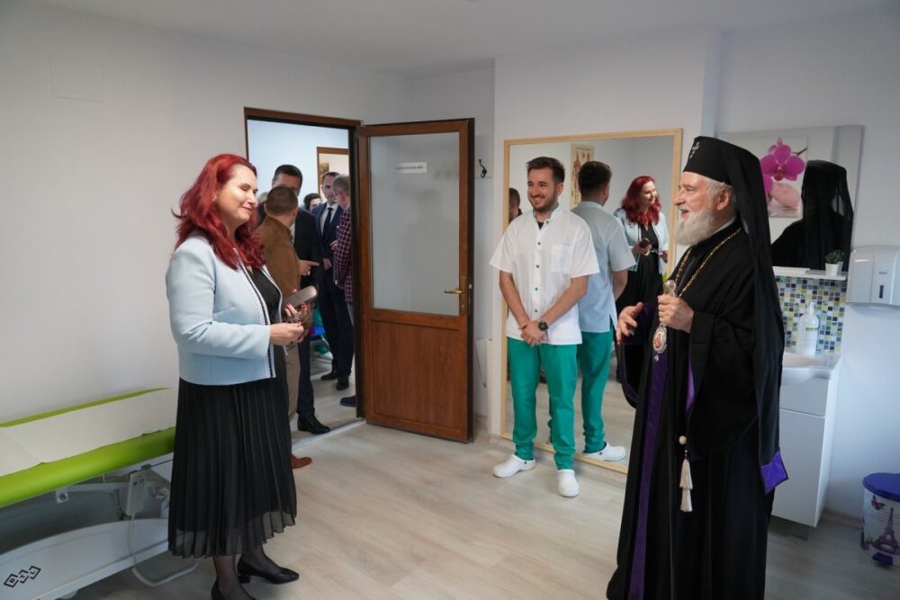 Inaugurarea unui centru multifunctional in arhiepiscopia targovistei