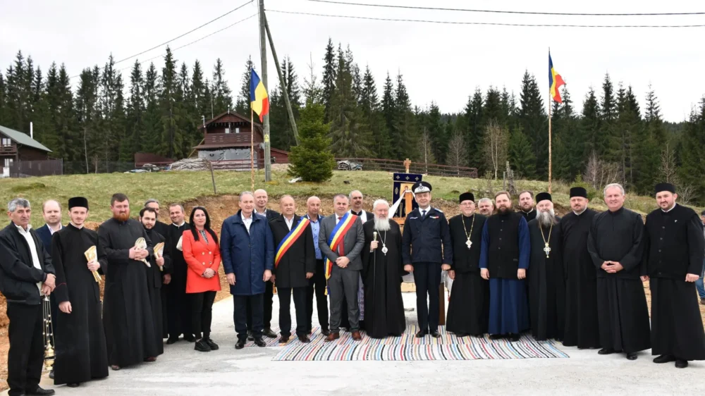 Piatra de temelie la biserica din smida muntii apuseni.jpg