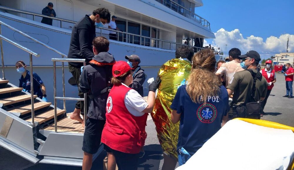 ΝΑΥΑΓΙΟ ΣΤΗΝ ΠΥΛΟ ΜΕ ΜΕΤΑΝΑΣΤΕΣ ΜΕΤΑΦΟΡΑ ΣΤΗΝ ΚΑΛΑΜΑΤΑ