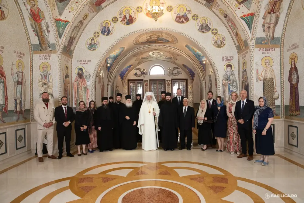 Patriarhul Daniel staretul Efrem Vatopedinul 105.jpg