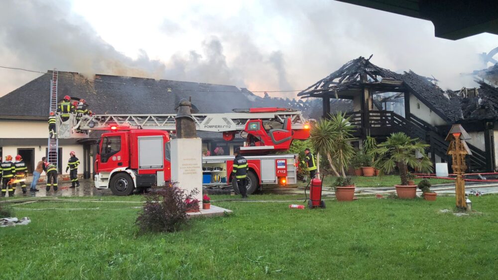 Incendiu la manastirea turnu de prahova