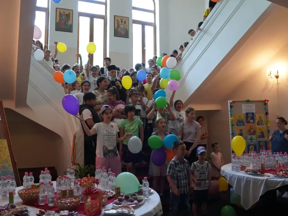 Sute de copii au participat la act org de Arhiepiscopia dunarii de jos ziua copilului 2.jpg (1)