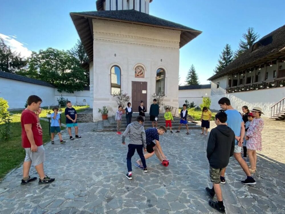 Taberele de vara tineri in actiune in eparhia bucurestilor