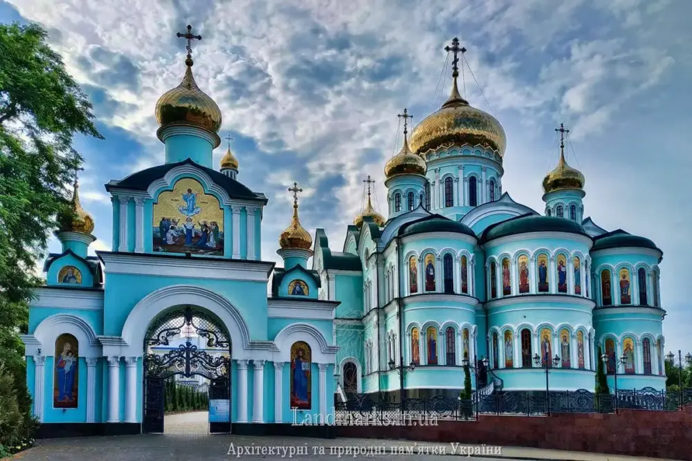 25bancheny monastery01 1200x800chernivetska