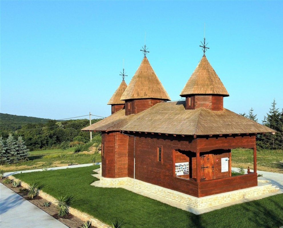 Biserica de lemn a manastirii vasluiene malinesti a fost restaurata