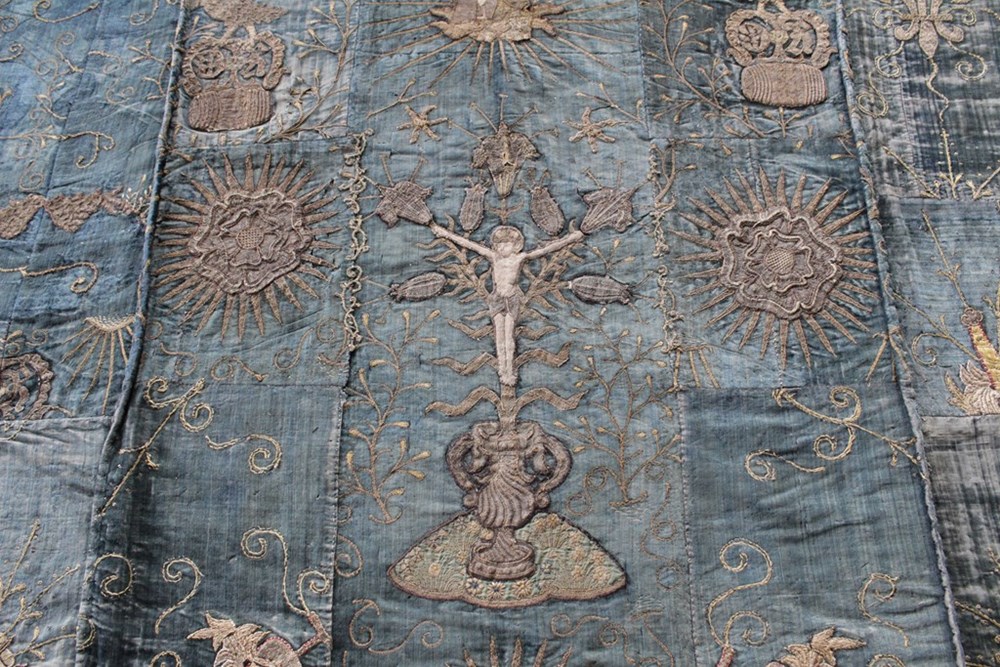 Mortonfrontal16thcenturytextilefaithmuseumbishopauckland detailofjesusfromthelilycrucifixionv2 20230726122924003 web