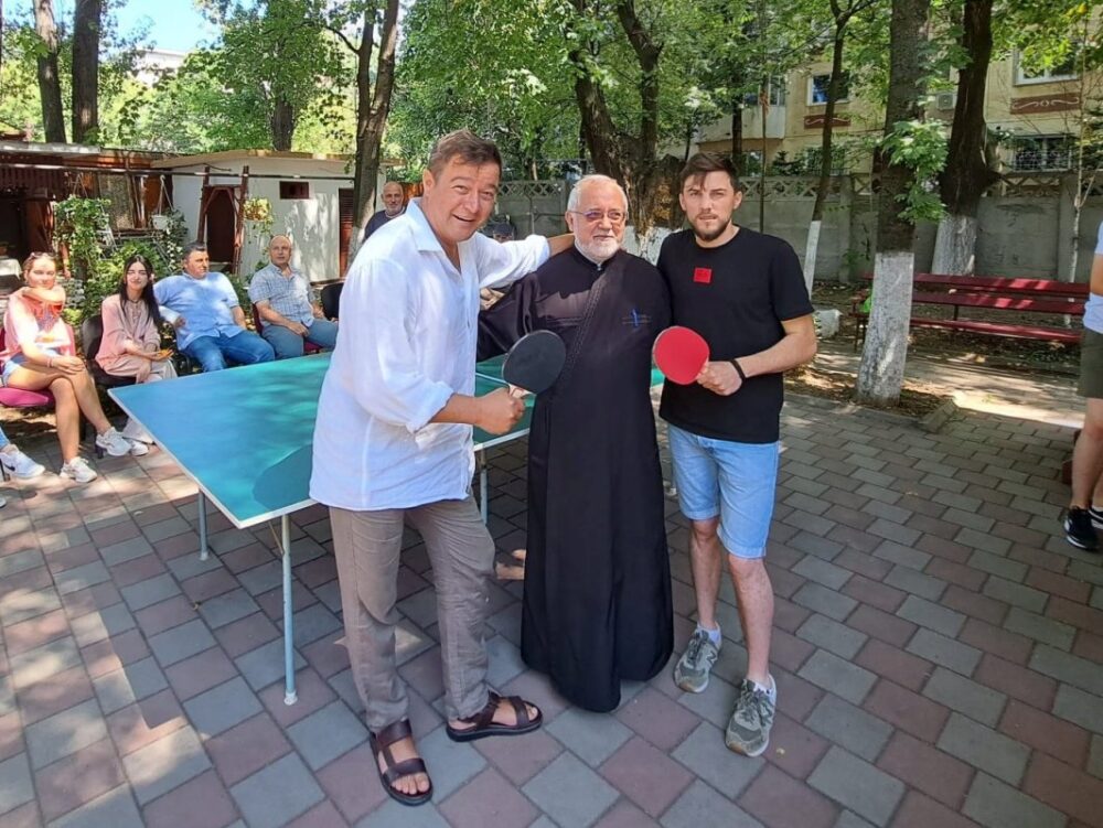 Campionat de tenis de masa la o parohie bucuresteana