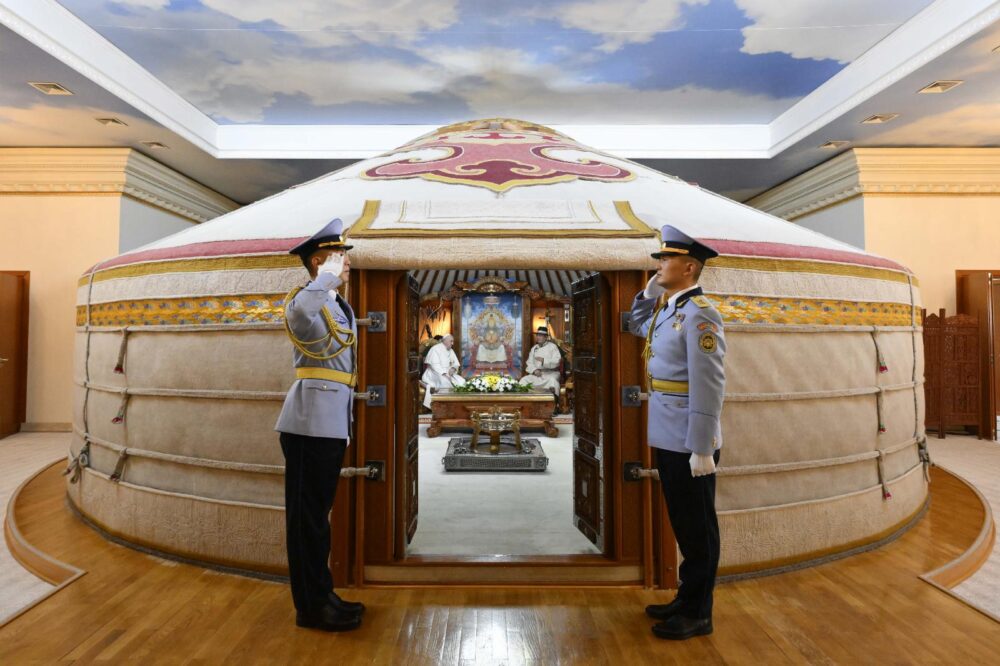 POPE FRANCIS MONGOLIAN PRESIDENT