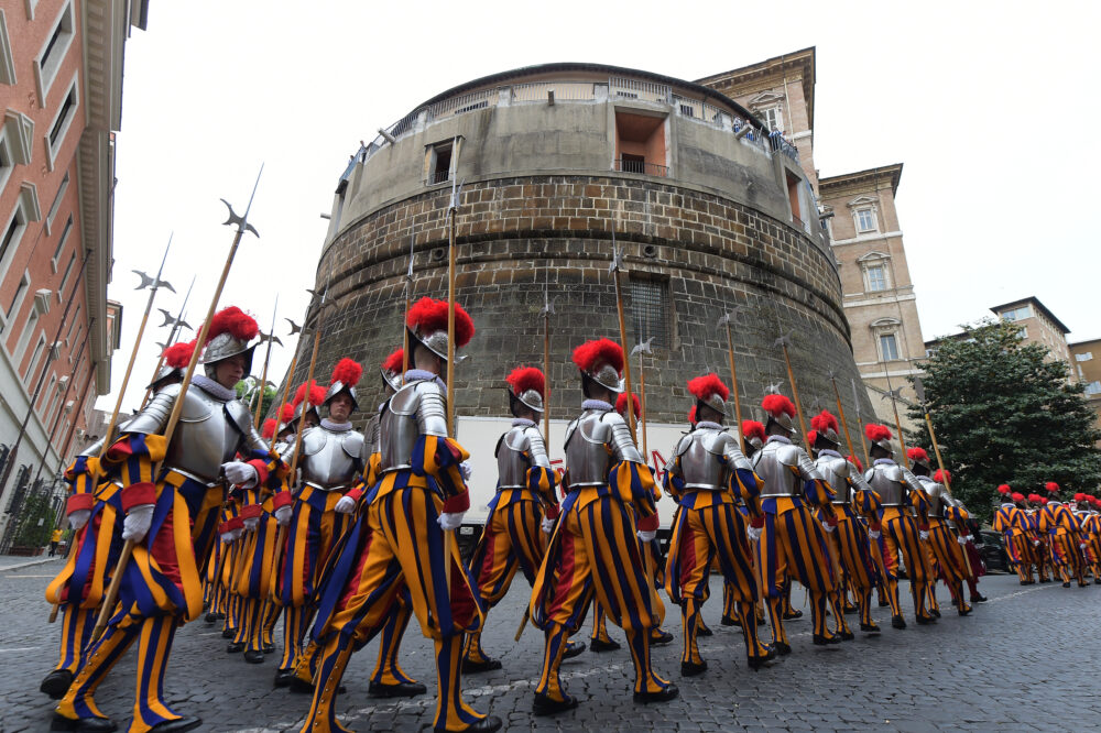 Swiss Guards Swear In 32 New Recruits Vatican