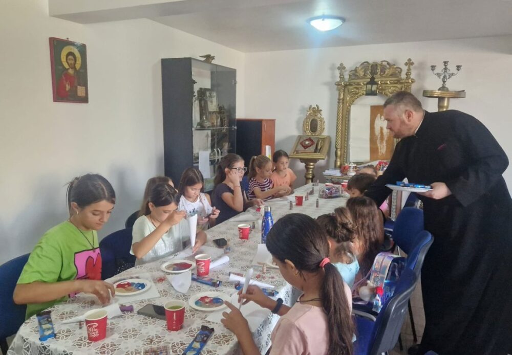 Atelier gratuit de creatie la o parohie din ialomita