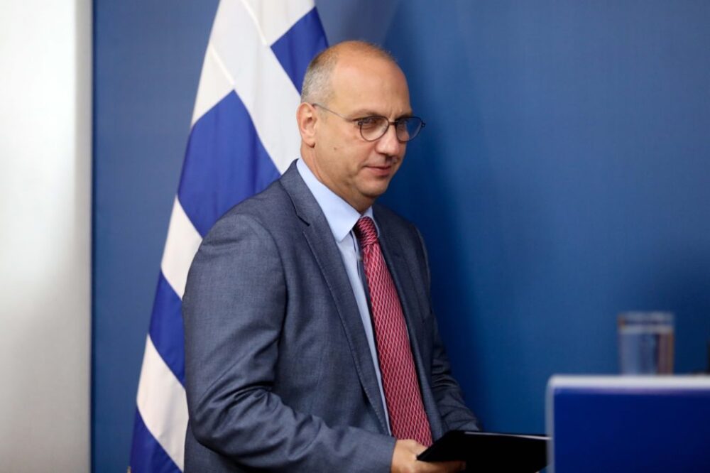 ΕΝΗΜΕΡΩΣΗ ΠΟΛΙΤΙΚΩΝ ΣΥΝΤΑΚΤΩΝ ΑΠΟ ΤΟΝ ΚΥΒΕΡΝΗΤΙΚΟ ΕΚΠΡΟΣΩΠΟ ΓΙΑΝΝΗ ΟΙΚΟΝΟΜΟΥ (ΠΑΝΑΓΟΠΟΥΛΟΣ ΓΙΑΝΝΗΣ/EUROKINISSI)
