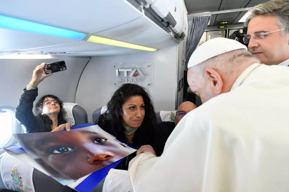 Pope 3 2048x1365