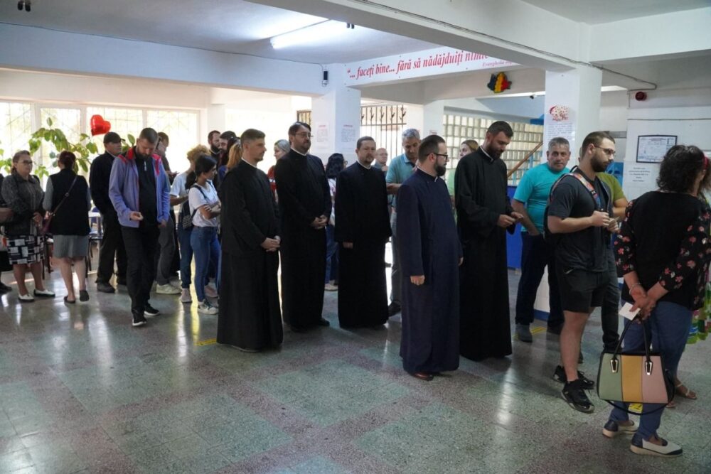 Preotii si credinciosii din arhiepiscopia dunarii de jos solidari cu semenii aflati in suferinta