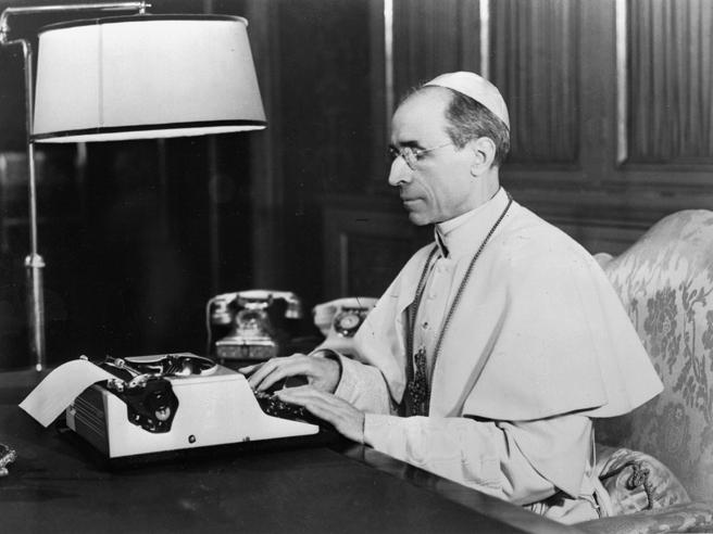 PIO XII: EBREI ROMA; DIALOGO IMPORTANTE MA NO AVALLO PACELLIIL DOCUMENTO VOTATO ALL'UNANIMITA' DAL CONSIGLIO COMUNITA'