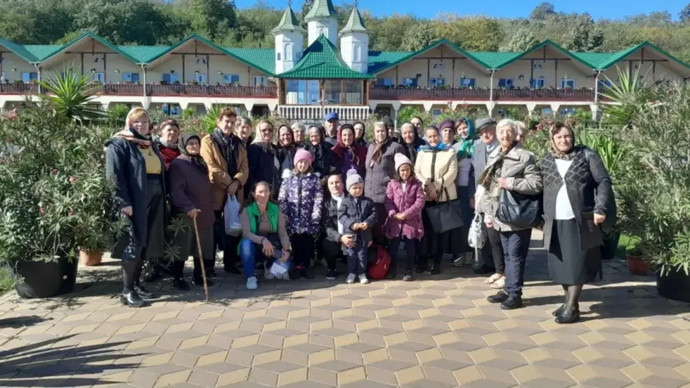 30 de varstnici in pelrinaj episcopia husilor .jpeg