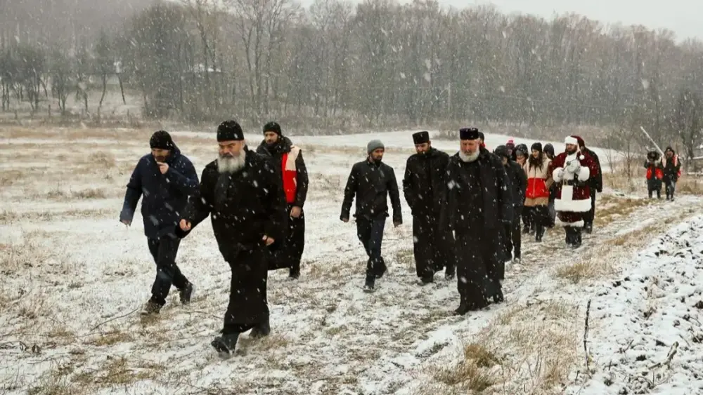 Caravana dar de craciun epsicopia husilor .jpg