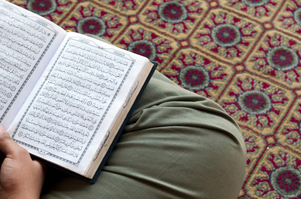 Reading the Koran in Al Azhar Mosque (Cairo, Egypt)