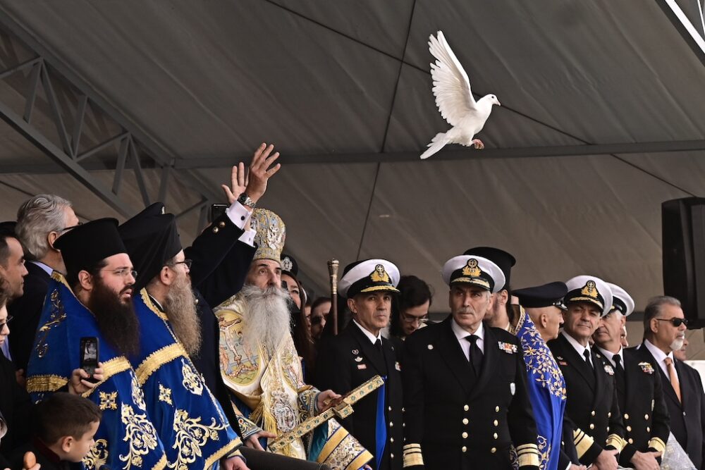[366238] ΘΕΟΦΑΝΕΙΑ. ΔΟΞΟΛΟΓΙΑ ΚΑΙ ΑΓΙΑΣΜΟΣ ΤΩΝ ΥΔΑΤΩΝ ΣΤΟ ΛΙΜΑΝΙ ΤΟΥ ΠΕΙΡΑΙΑ (ΜΙΧΑΛΗΣ ΚΑΡΑΓΙΑΝΝΗΣ / EUROKINISSI)