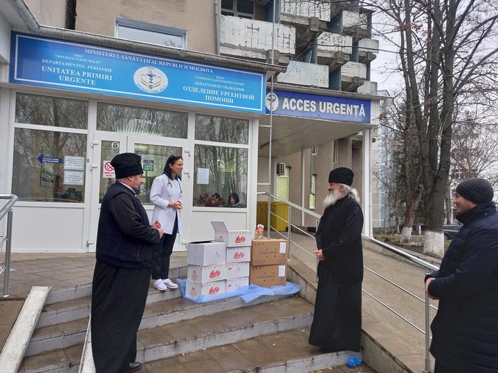 Daruri pentru copiii din sectia pediatrie a spitalului din balti