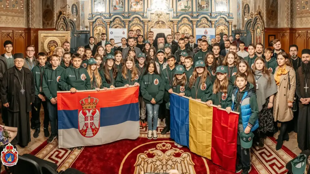 Ps ieronim cu copiii in biserica 2024 fb .jpg