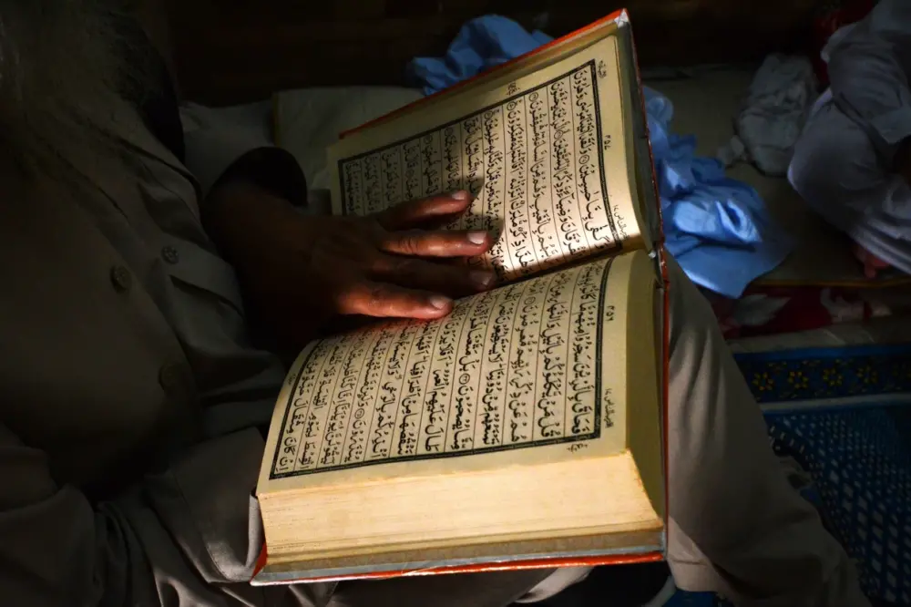 240322 pakistan quran mb 0838
