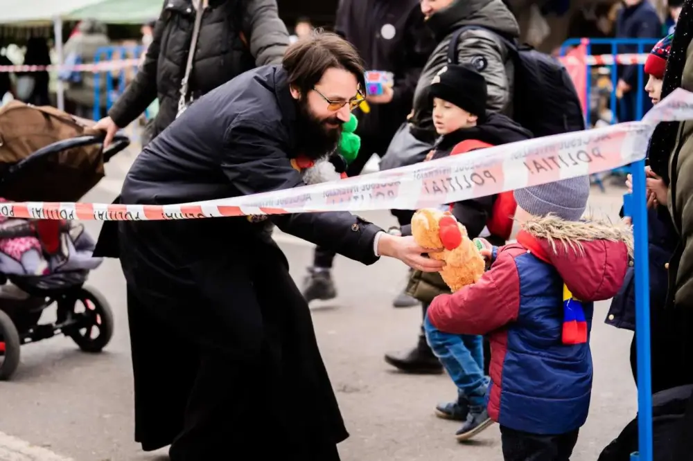 Foto jucariile colectate de arhiepiscopia sucevei le sunt distribuite copiilor refugiati 01.jpg