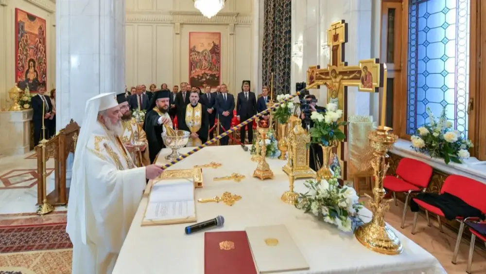 Patriarhul romaniei a sfintit capela din incinta palatului parlamentului 289714.jpg