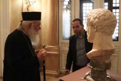 Ο ΑΡΧΙΕΠΙΣΚΟΠΟΣ ΙΕΡΩΝΥΜΟΣ ΣΤΟ ΜΟΥΣΕΙΟ ΚΥΚΛΑΔΙΚΗΣ ΤΕΧΝΗΣ ΓΙΑ ΤΗΝ ΕΚΘΕΣΗ ΧΑΙΡΩΝΕΙΑ (ΧΡΗΣΤΟΣ ΜΠΟΝΗΣ..ΑΡΧΙΕΠΙΣΚΟΠΗ ΑΘΗΝΩΝ)