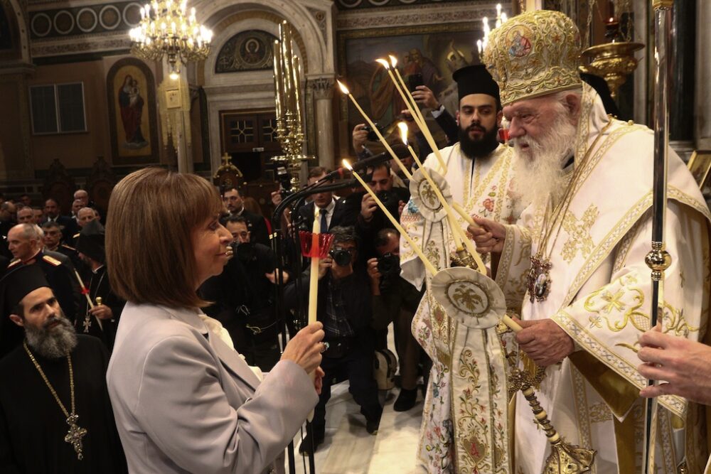 Ο ΑΡΧΙΕΠΙΣΚΟΠΟΣ ΙΕΡΩΝΥΜΟΣ ΣΤΗΝ ΑΚΟΛΟΥΘΙΑ ΤΗΣ ΑΝΑΣΤΑΣΕΩΣ, (ΧΡΗΣΤΟΣ ΜΠΟΝΗΣ//ΑΡΧΙΕΠΙΣΚΟΠΗ ΑΘΗΝΩ)