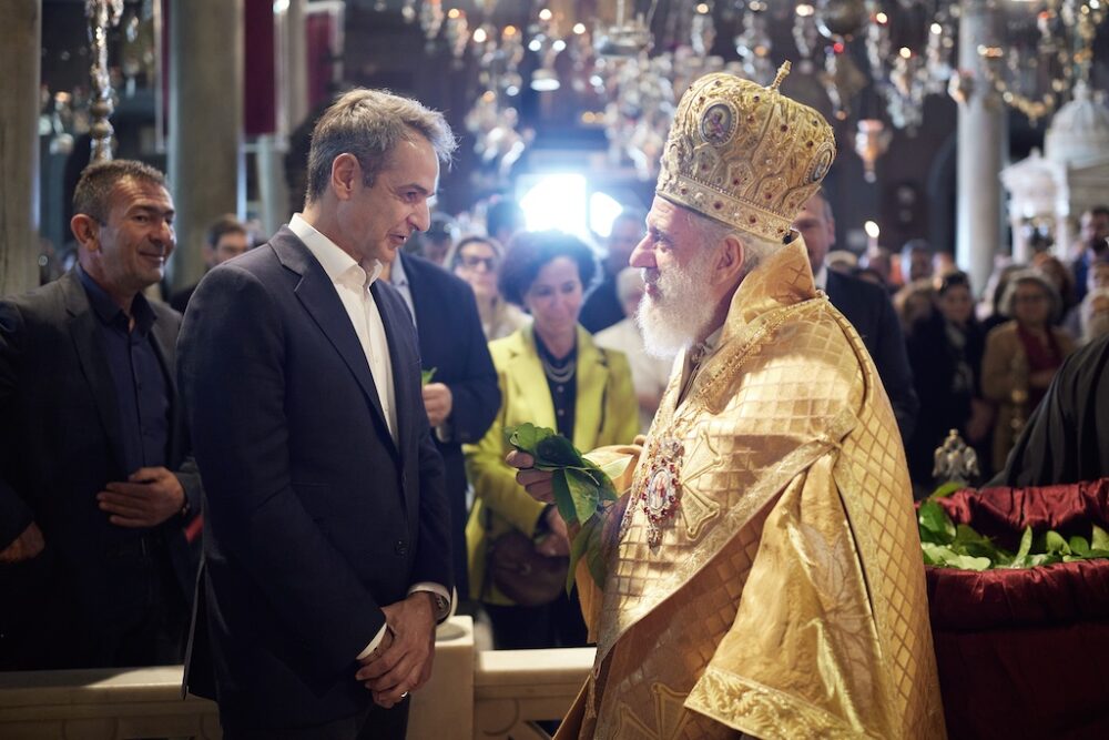 Ο ΠΡΩΘΥΠΟΥΡΓΟΣ ΚΥΡΙΑΚΟΣ ΜΗΤΣΟΤΑΚΗΣ ΣΤΗ ΠΡΩΤΗ ΑΝΑΣΤΑΣΗ ΣΤΗ ΤΗΝΟ (ΔΗΜΗΤΡΗΣ ΠΑΠΑΜΗΤΣΟΣ/ΓΡΑΦΕΙΟ ΤΥΠΟΥ ΠΡΩΘΥΠΟΥΡΓΟΥ/eurokinissi)