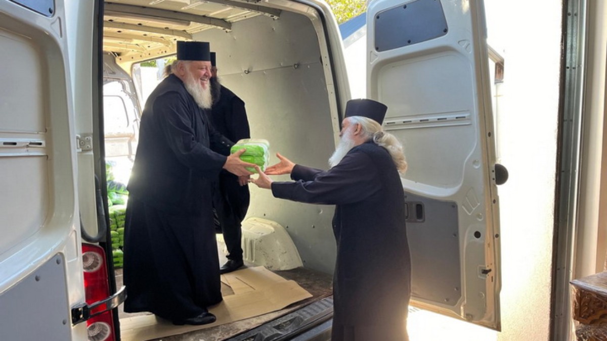Donatie De Alimente De La Manstirea Hadambu Pentru Episcopia De Balti