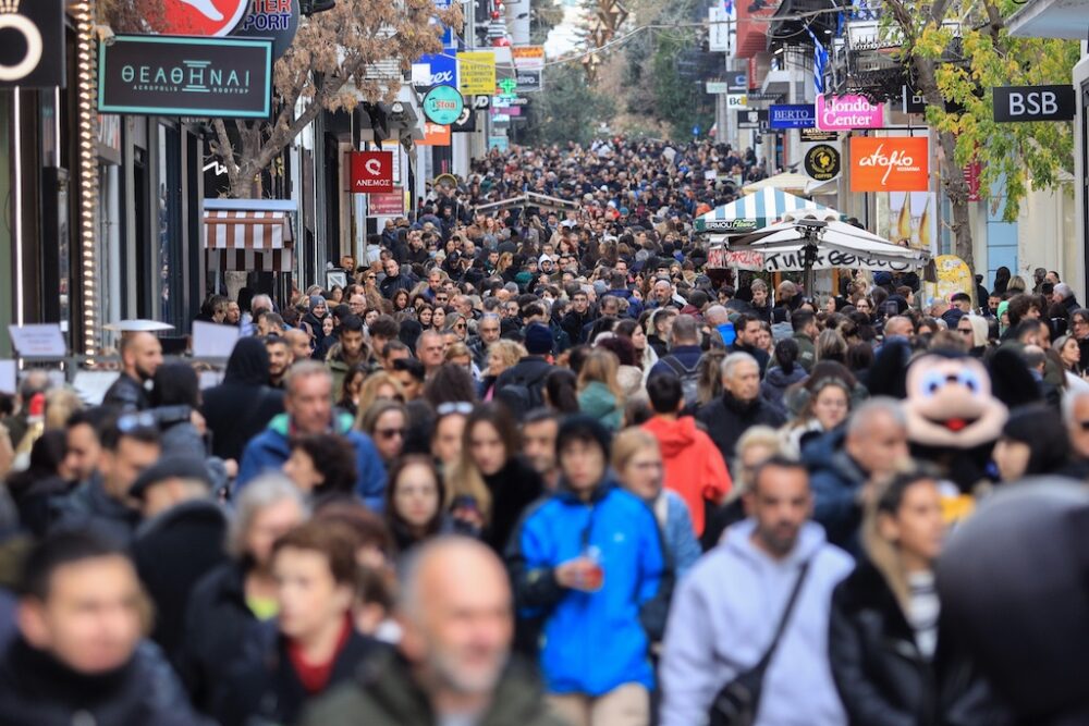 ΟΔΟΣ ΕΡΜΟΥ ΑΥΞΗΜΕΝΗ ΚΙΝΗΣΗ ΠΛΗΘΟΣ ΚΟΣΜΟΥ ΓΙΑ ΧΡΙΣΤΟΥΓΕΝΝΙΑΤΙΚΕΣ ΑΓΟΡΕΣ (ΓΙΑΝΝΗΣ ΠΑΝΑΓΟΠΟΥΛΟΣ/ Eurokinissi)