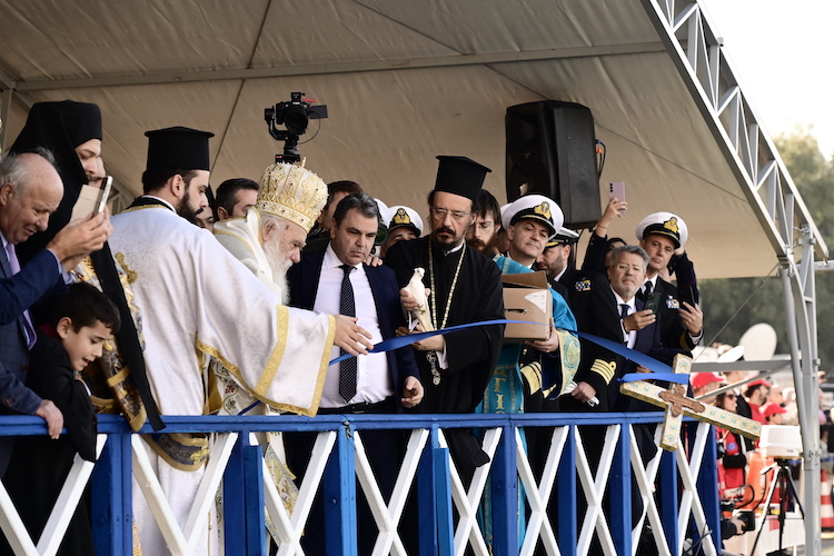[374744] ΘΕΟΦΑΝΕΙΑ / ΔΟΞΟΛΟΓΙΑ ΚΑΙ ΑΓΙΑΣΜΟΣ ΤΩΝ ΥΔΑΤΩΝ ΣΤΟ ΛΙΜΑΝΙ ΤΟΥ ΠΕΙΡΑΙΑ (ΜΙΧΑΛΗΣ ΚΑΡΑΓΙΑΝΝΗΣ/EUROKINISSI)