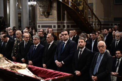 [375243] ΣΕ ΛΑΪΚΟ ΠΡΟΣΚΥΝΗΜΑ ΤΟ ΣΚΗΝΩΜΑ ΤΟΥ ΑΡΧΙΕΠΙΣΚΟΠΟΥ ΑΛΒΑΝΙΑΣ ΑΝΑΣΤΑΣΙΟΥ ΣΤΗΝ ΜΗΤΡΟΠΟΛΗ ΑΘΗΝΩΝ (ΚΩΣΤΑΣ ΤΖΟΥΜΑΣ/eurokinissi)