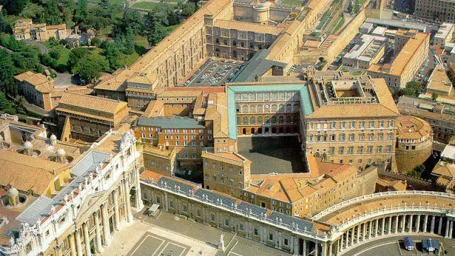 Cropped palacio apostolico.jpg