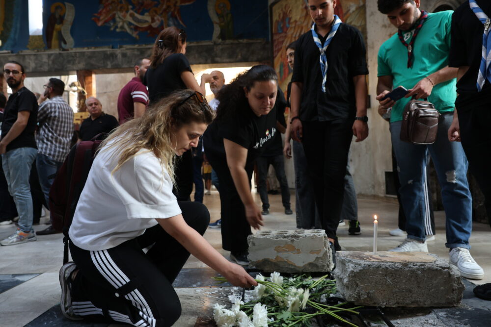 Vigil, prayers for victims of suicide bombing at damascus church